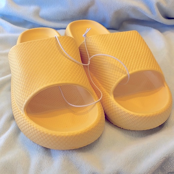 MENORE. THICK SOLE YELLOW SLIDES-CUTE-COMFORTABLE - Picture 6 of 9